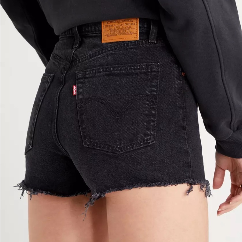 Black Levis Ribcage Jean Short